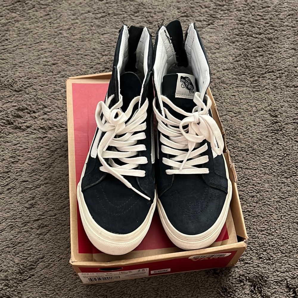 Women’s Navy Suede Van’s